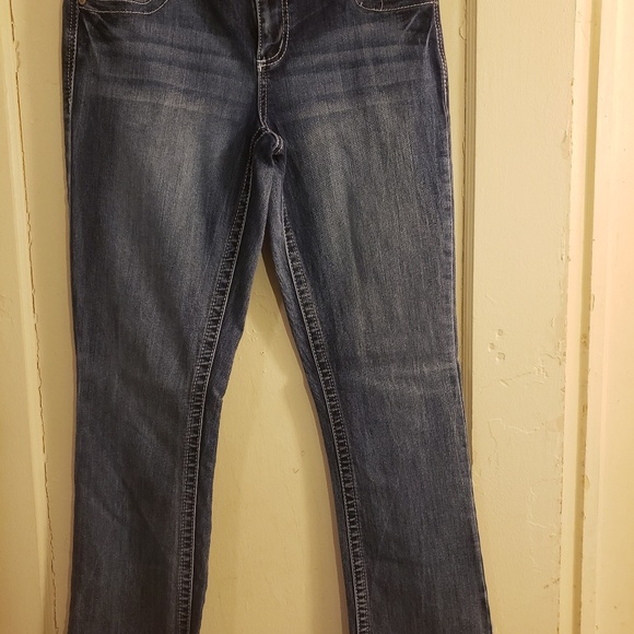Maurices jeans 9/10 short - Picture 3 of 4